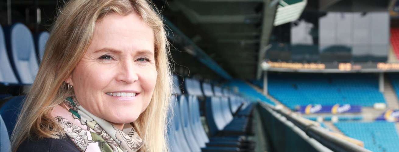 Alene på tribunen. Alene i HR