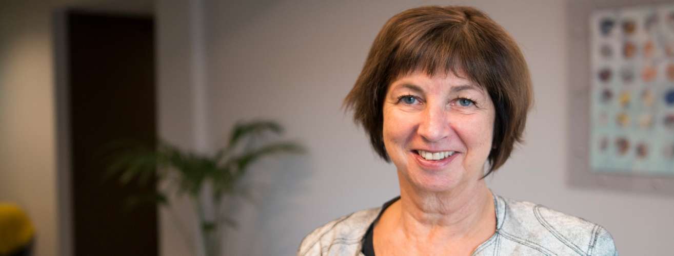 Sigrun valgte jobb i blinde. Nå gir hun bort 15.000 kroner pr sekund