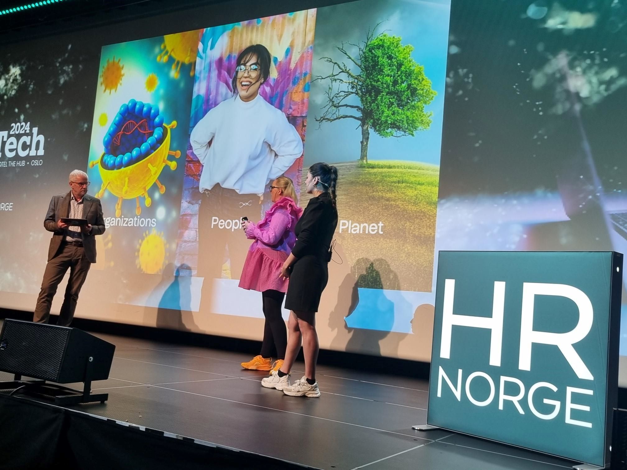 HR Tech 2024, damer på scenen